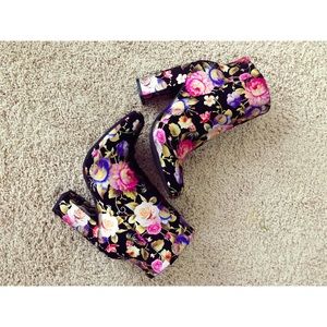 Floral Block Heel Bootie| Black